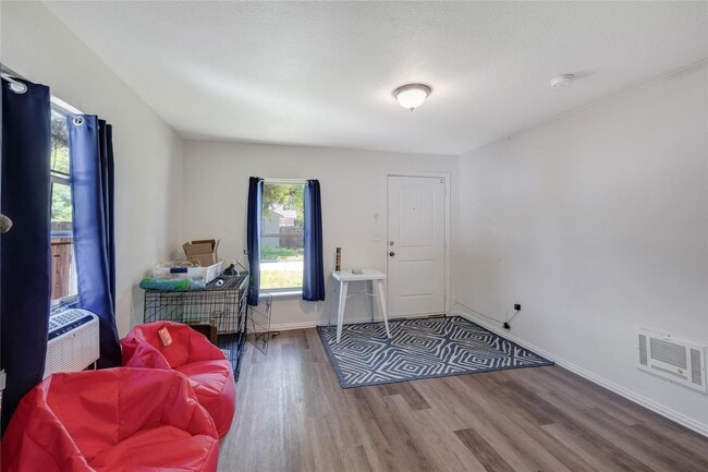 Building Photo - Adorable 2 bed, 1 bath house in Fort Worth