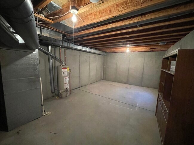 utility and storage area 13 x 20 - 5305 W 11th Street Rd