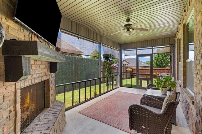 Building Photo - 5819 W Cane Hill Dr