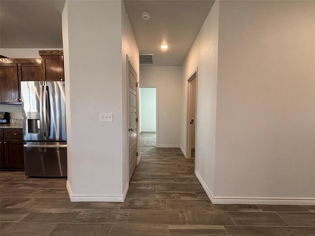 Building Photo - 722 Freedom Cir