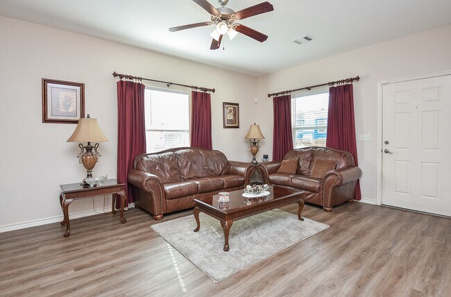 Building Photo - 205 De Koven St