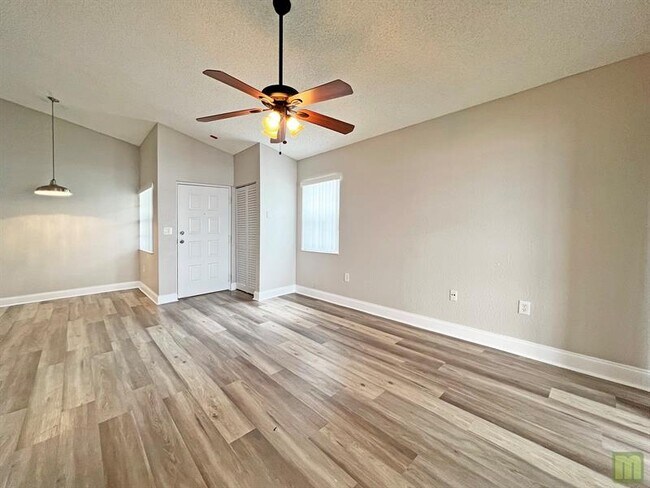 Building Photo - 2811 N Oakland Forest Dr