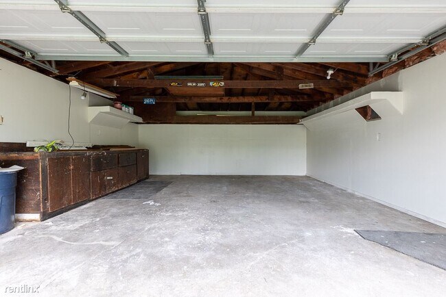 Building Photo - 3 br, 1 bath House - 23081 Springbrook Dr