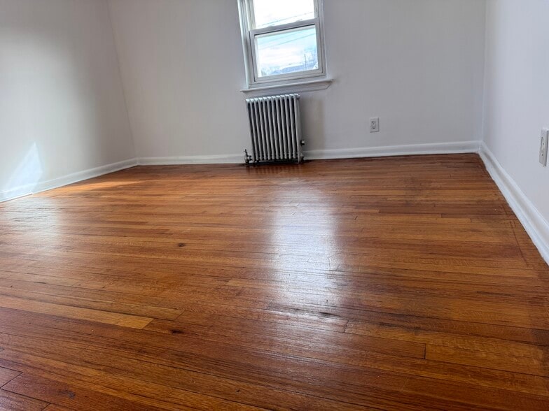 Bedroom - 567 Boulevard