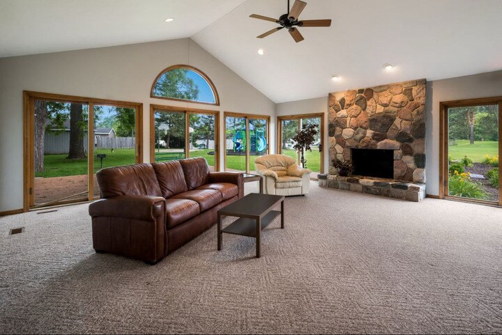 Building Photo - 15588 Pine Ridge Dr