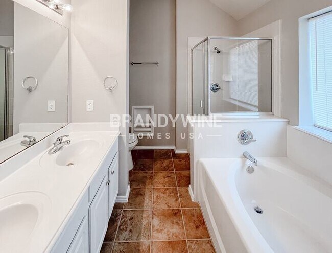 Building Photo - 806 Christine Dr