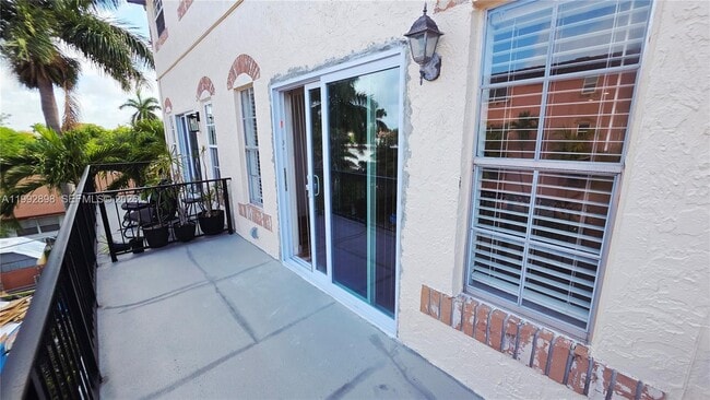 Building Photo - 650 Tennis Club Dr