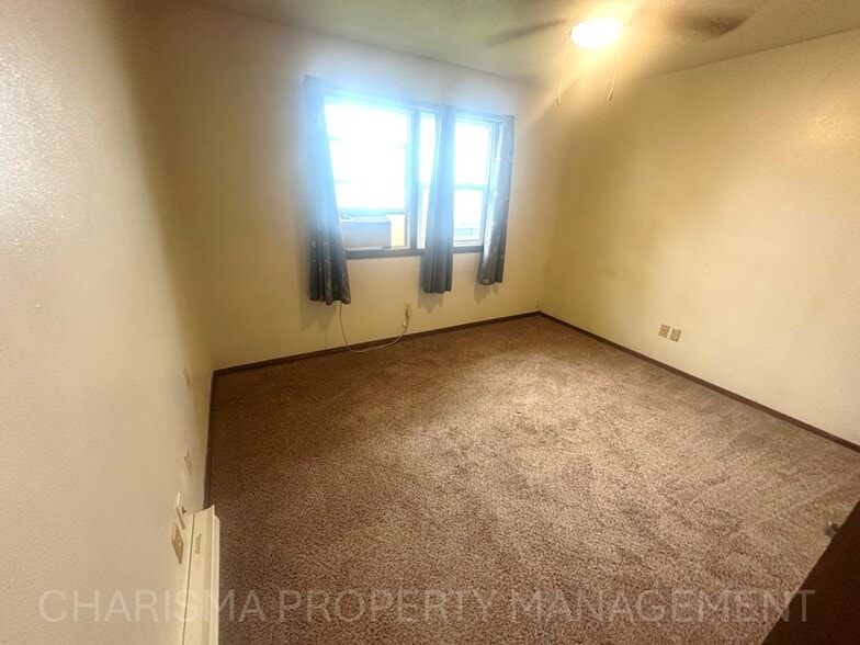 Building Photo - 513 N Main Ave