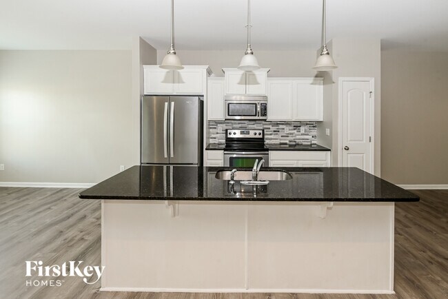 Building Photo - 4194 Broadstairs Dr SW