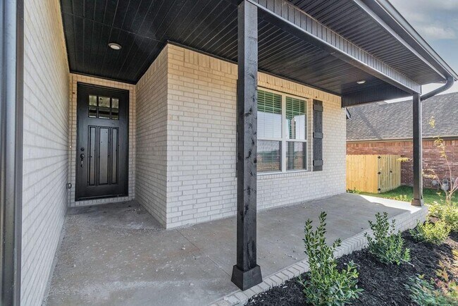 Building Photo - 805 Carlock Dr