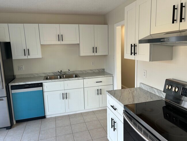 Building Photo - 244 Newport Rd