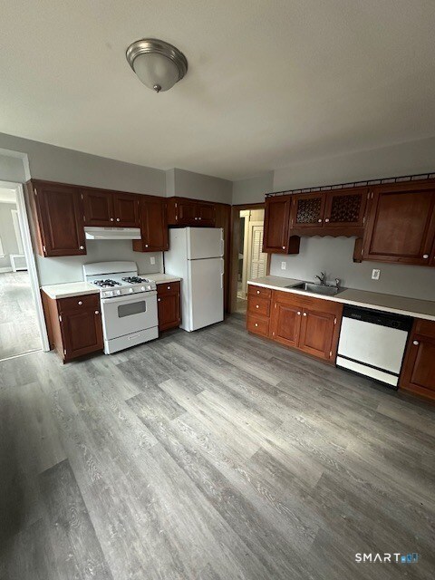 Building Photo - 77 Alma St