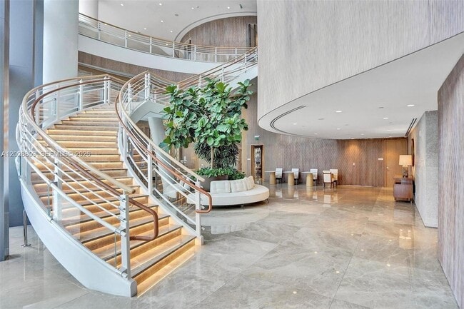 Building Photo - 15701 Collins Ave