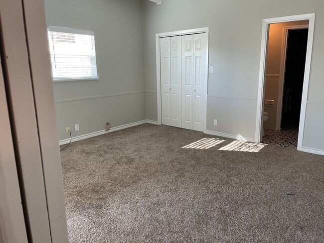 Roomy primary bedroom with 2 walk-in closets - 1925 Driskill St