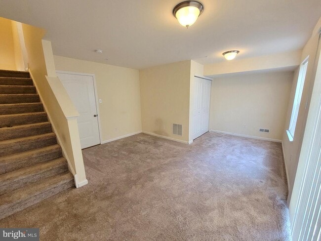 Building Photo - 160 Mercer Ct