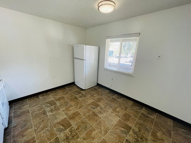 Building Photo - 2301 James Ave