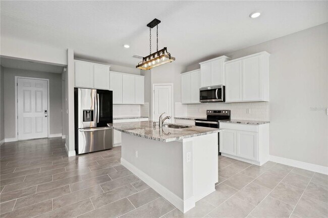 Building Photo - 2560 Warren Acrs Blvd