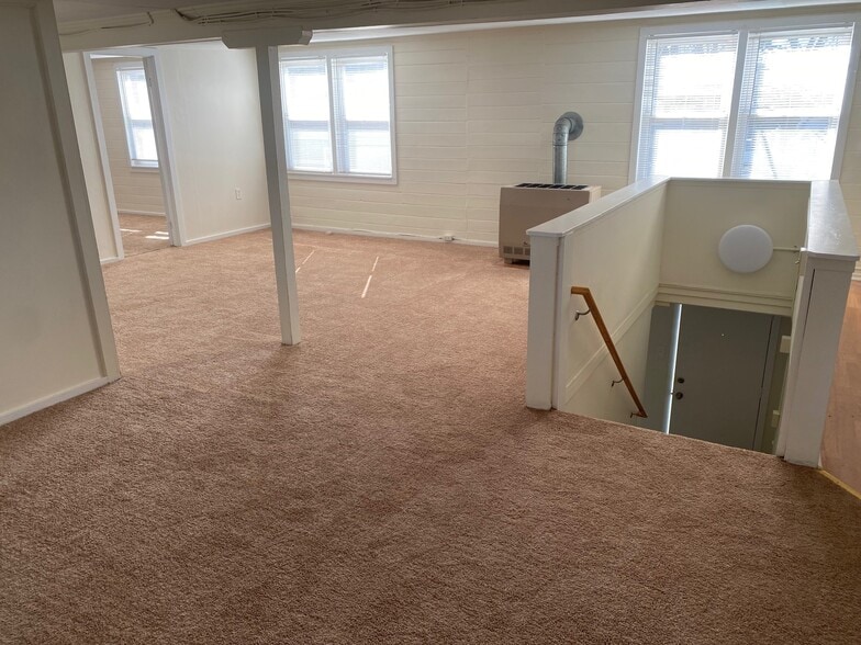 Apt 3 - AVAILABLE - 230 Main St