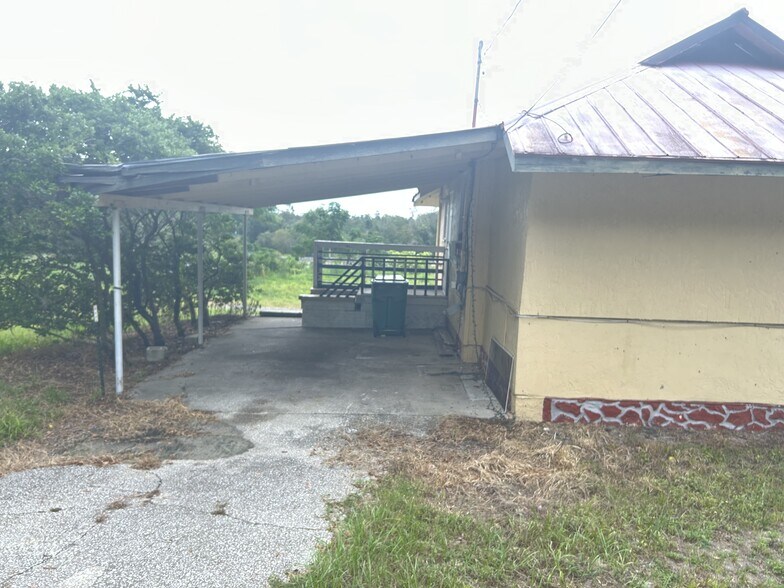 Carport Unit A - 613 N Dixie Ave