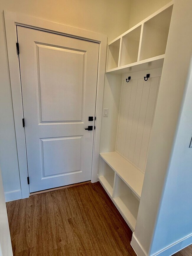 Building Photo - BRAND NEW Three Bedroom Townhome in Desert...