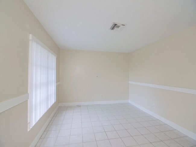 Building Photo - 650 SE Evergreen Terrace
