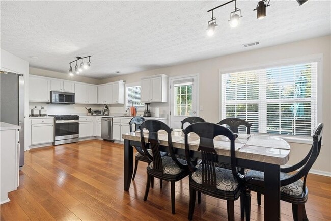 Building Photo - 3592 Kittery Dr SW