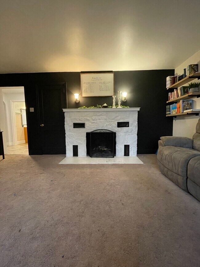 Building Photo - 2250 Creek Hill Rd