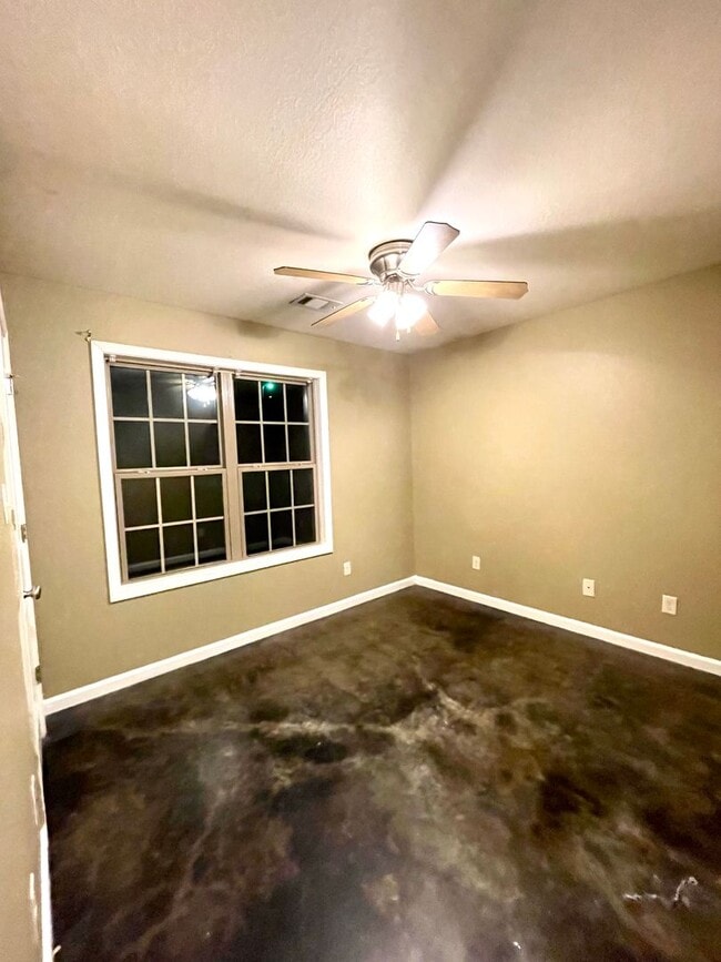 Building Photo - 3 Bed / 2 Bath in Brookland!