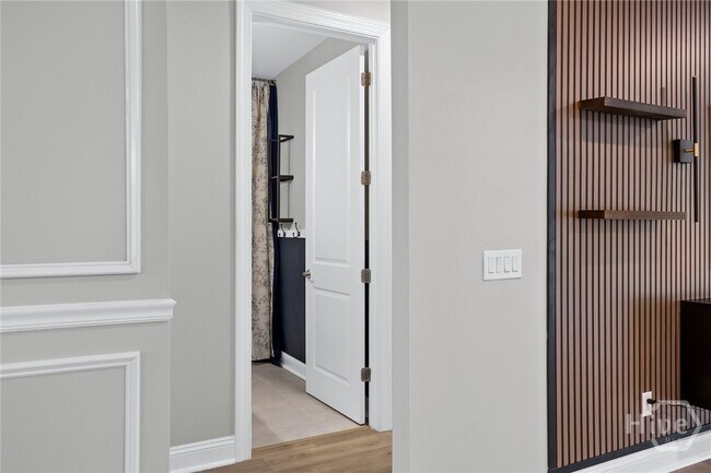 Building Photo - 241 Ridgewood Park Dr S