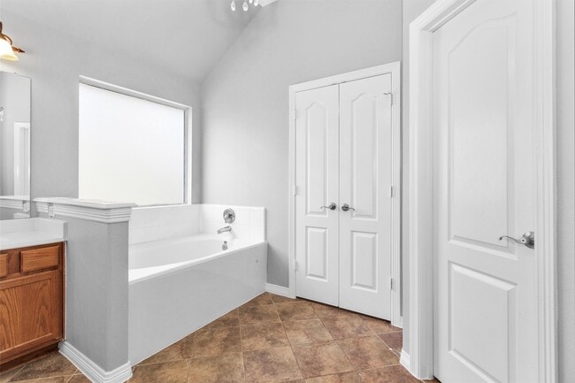 Building Photo - 2 Lulach Cir