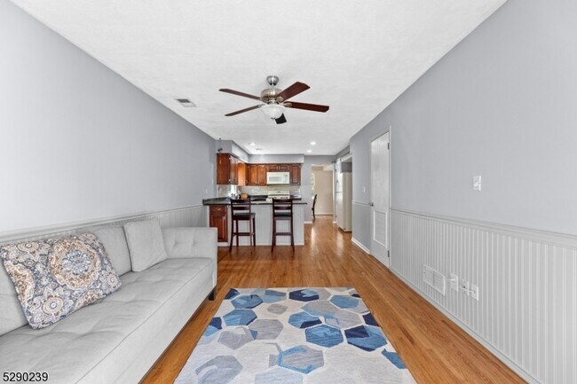 Building Photo - 161 River Dr