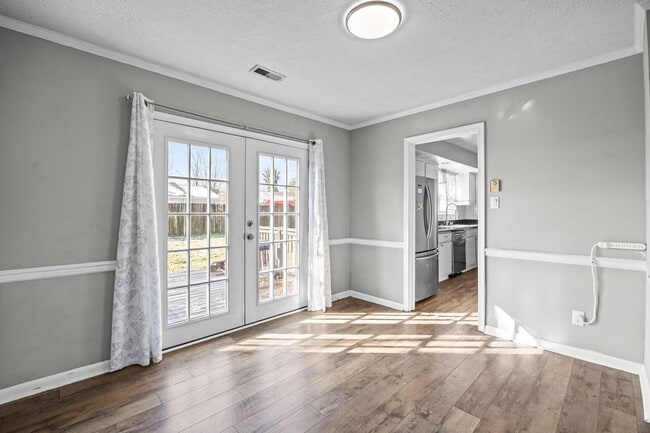 Building Photo - Charming Ranch Home Near Mt. Trashmore & Naval Bases