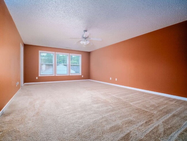 Building Photo - 910 Torsion Lane