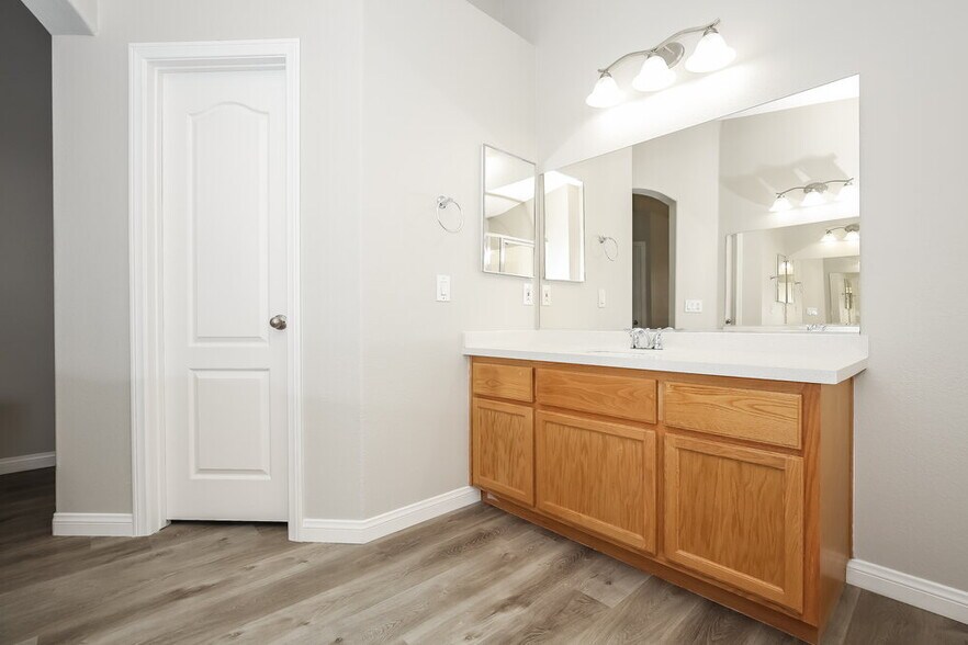 Building Photo - 1417 Iris Kelly Ave