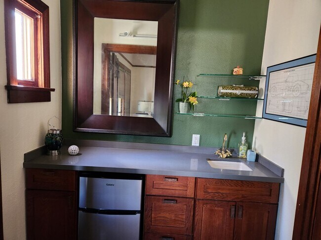 Building Photo - Furnished Room For Rent- Talmadge Dr./ Kensington