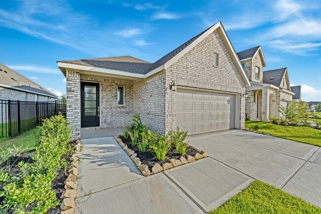 Building Photo - 27439 Sunterra Village Dr