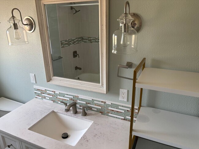 Building Photo - Beautiful 2 Bed, 2 Bath Home for Rent in Ocean Shores!