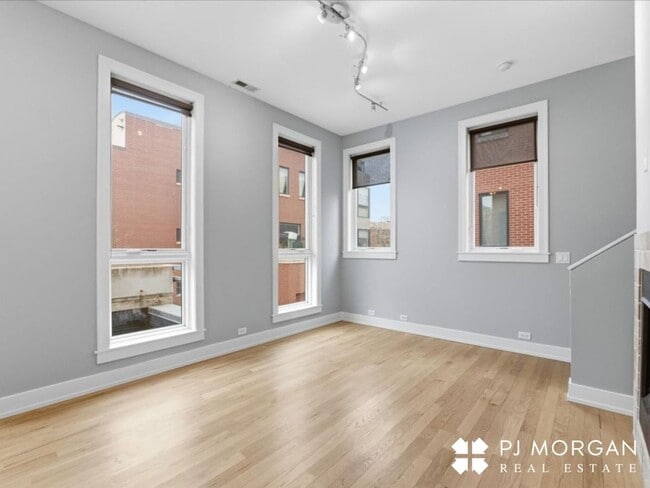 Building Photo - 2 Bedroom, 2 Bathroom Townhouse - Available Immediately