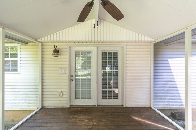 Building Photo - 7005 Buddy J Ln