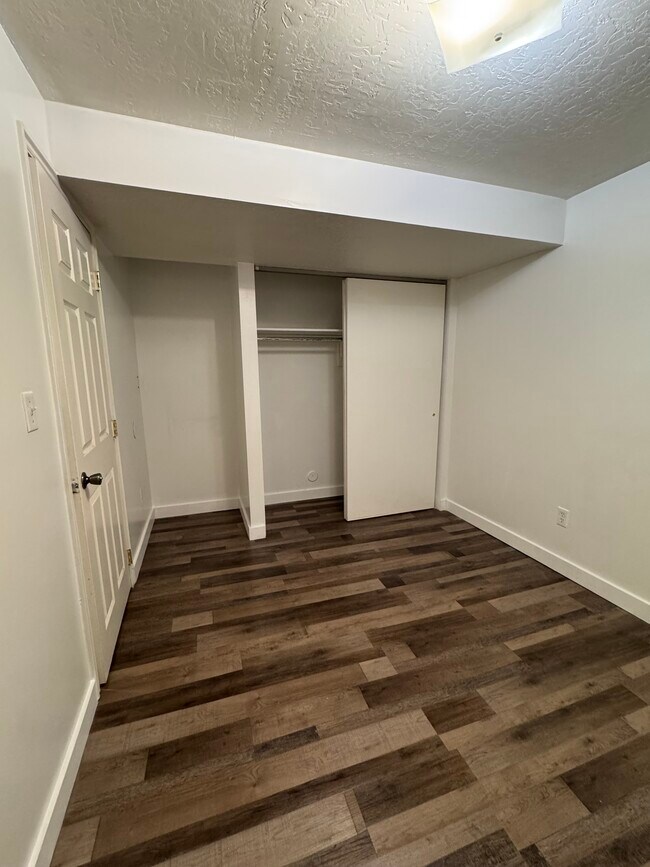 Building Photo - 1605 W Frankie Cir