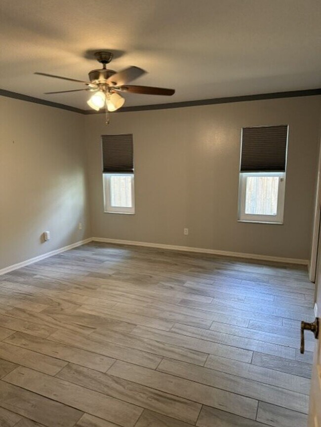 Building Photo - Well maintained home in Silver Oaks! Great location!