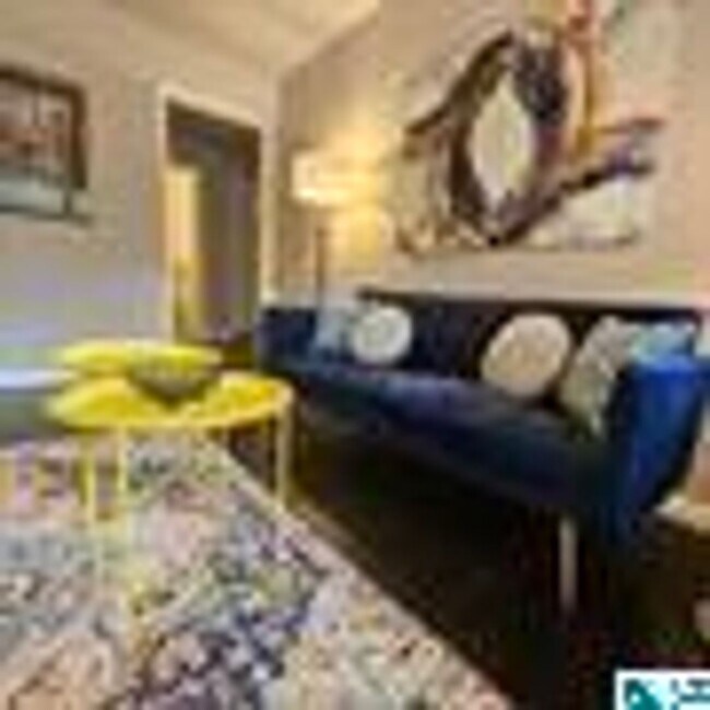 Building Photo - Charming 4 Bedroom, 1 Bathroom house