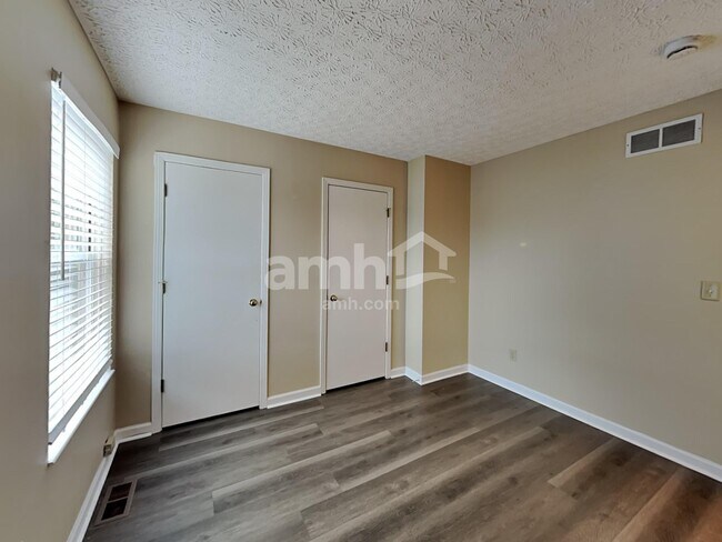 Building Photo - 7366 Murrayfield Dr