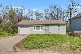 Building Photo - Charming Two Bedroom, One Bathroom Home Near Kansas City Zoo!