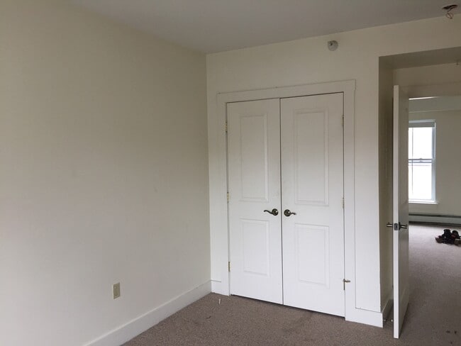 Building Photo - 9 State St