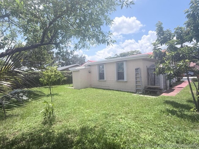 Building Photo - 7302 Westwood Dr