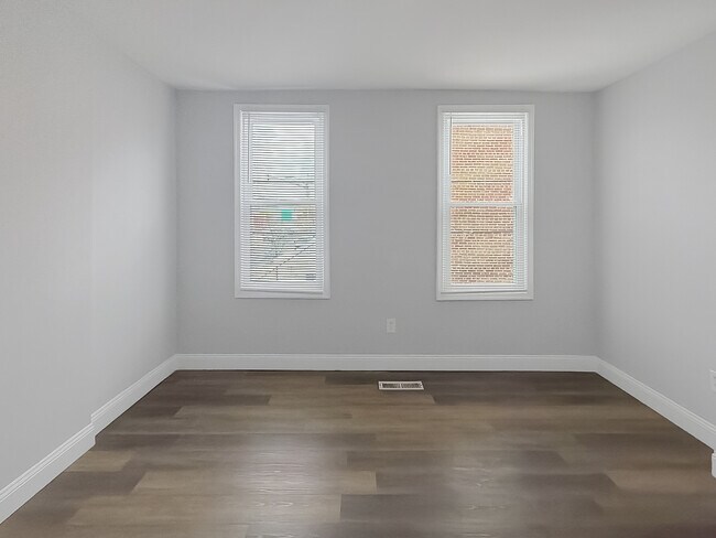 Building Photo - 733 N Linwood Ave