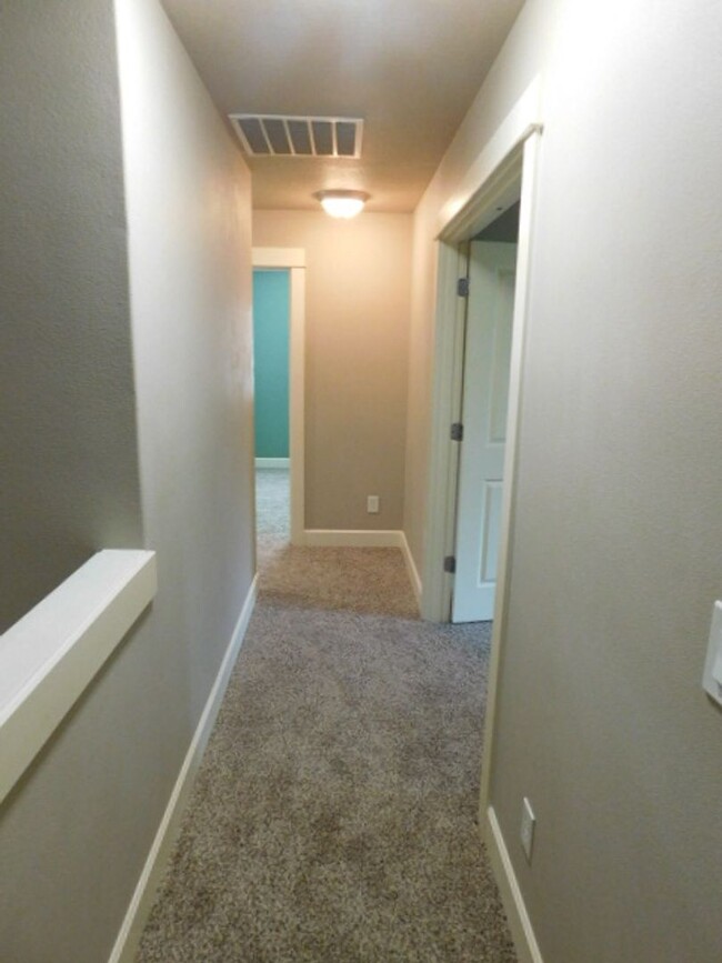 Building Photo - 4Bd/2.5Ba Two Story House - Available Soon!
