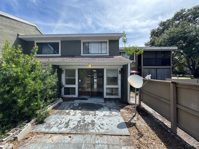Building Photo - Lovely 2 Bedroom, 1.5 Bathroom Home in Orlando! Minutes from Top Attractions!! (Water Included!)