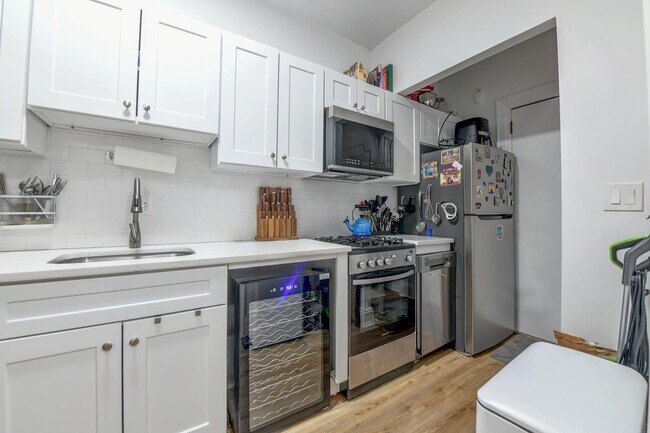 Building Photo - 901 Grand Ave